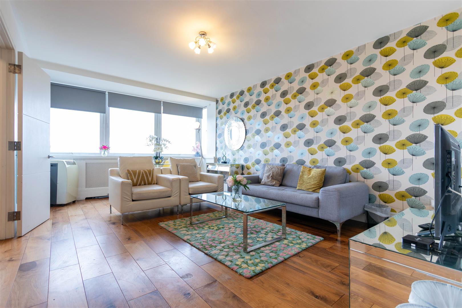 2 bed property in Porchester Place, London